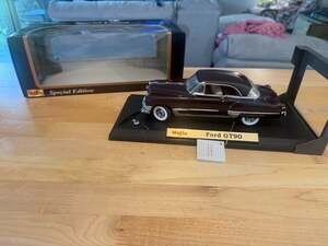 Maisto 1949 Cadillac Coupe de Ville Limited Edition 1:18 Model *as is